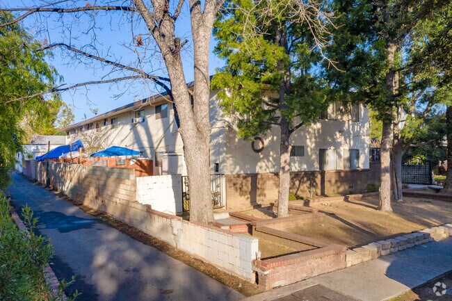 Street View Left - 583 Marengo Ave