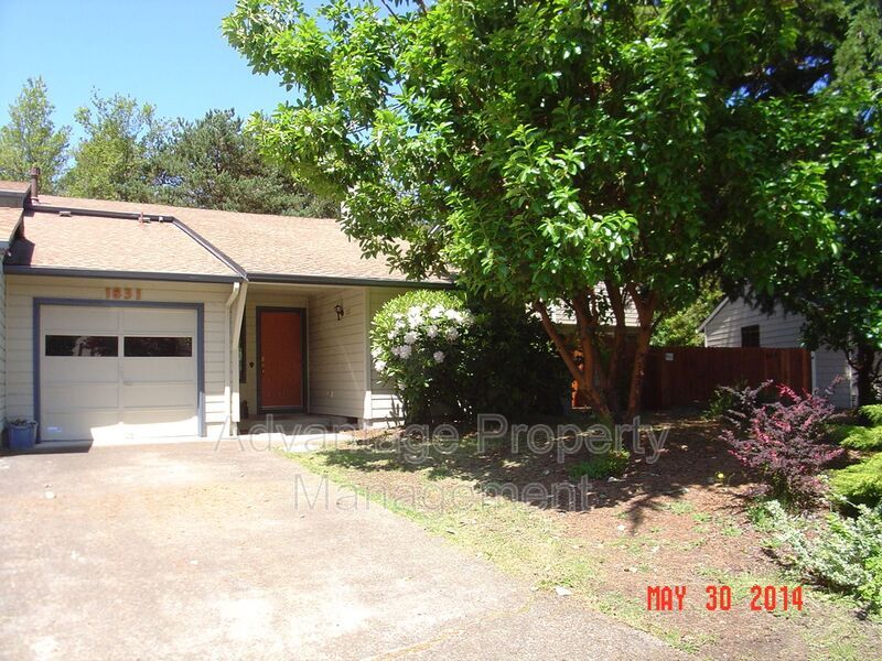 Primary Photo - 1831 NW Grant Cir