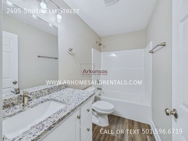 Foto del edificio - 2405 S Elm St