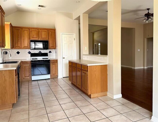 Foto del edificio - 1104 Hunter's Creek Dr