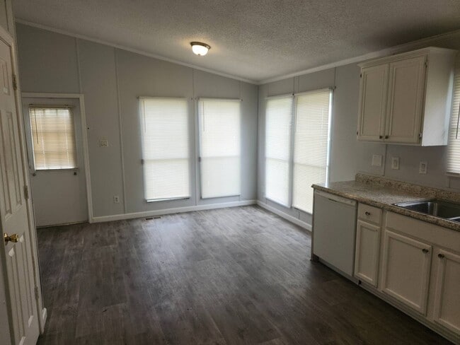 Building Photo - 76 Thompson Cir