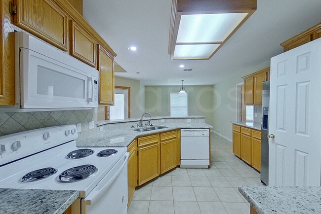 Building Photo - 15334 Guadalupe River Dr