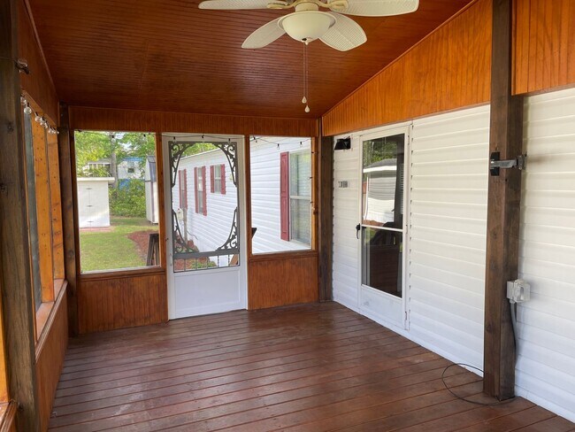 Foto del edificio - 809 Magnolia Dr