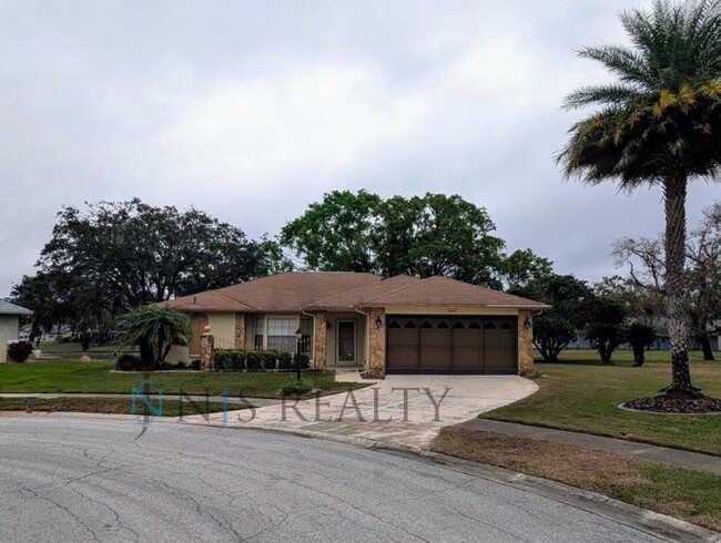 Foto del edificio - Adorable 55+ 2/2 on lakefront lot with NEW...