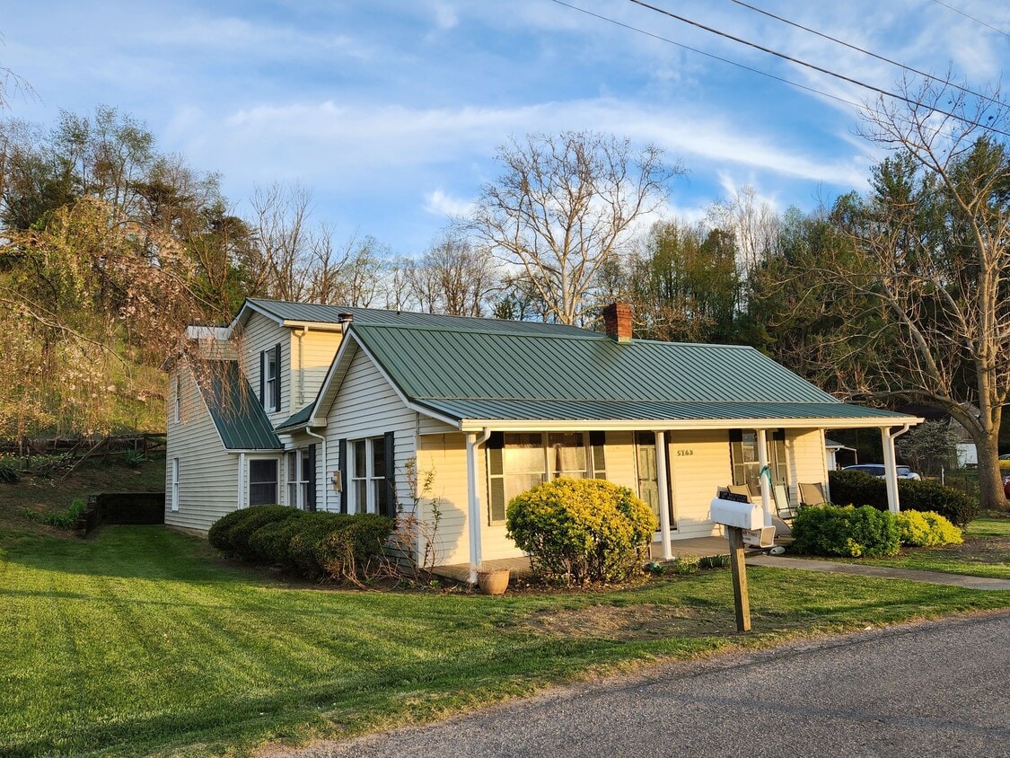 5163 Whitethorne Rd Blacksburg VA 24060 - 5163 Whitethorne Rd (Blacksburg, VA)