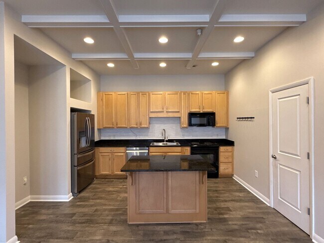 Foto del edificio - South End Apartment - T.R. Lawing Realty P...