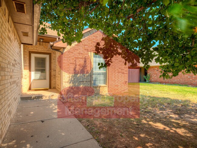Foto del edificio - 2707 Silvertree Dr