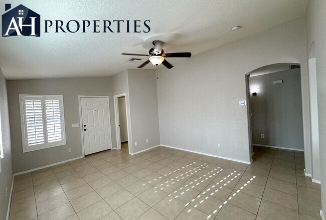 Building Photo - Updated 2 bedroom 2 bathroom rental! Quart...