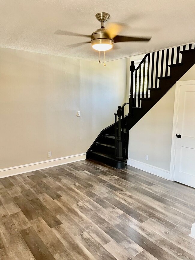 Building Photo - 49 Radcliffe St