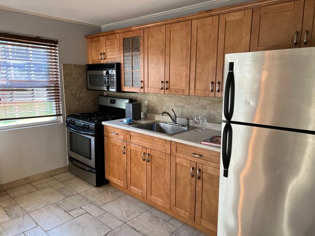 Foto del edificio - 72 Clark Ct