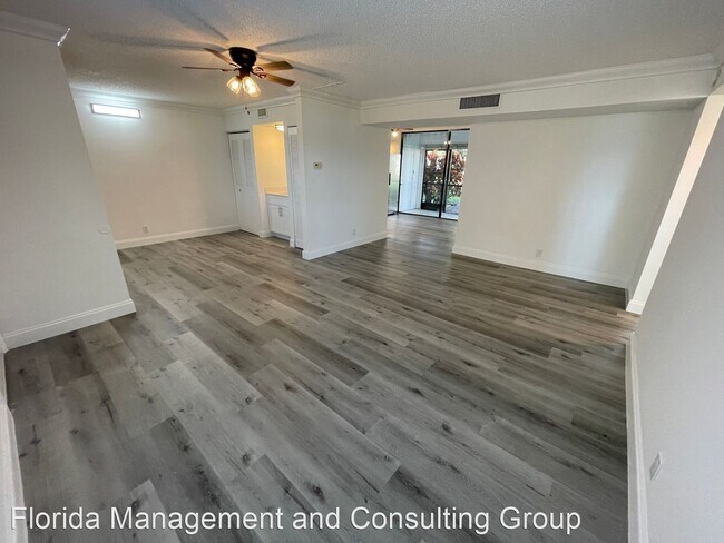 Foto del edificio - 2 br, 2 bath House - 5220 Las Verdes Circl...