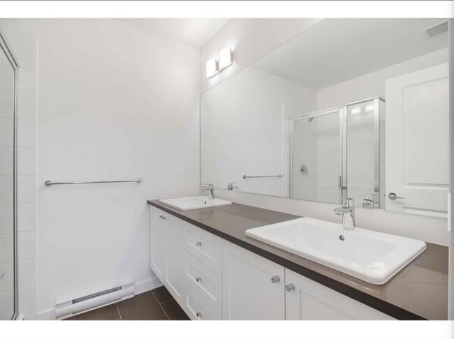 Building Photo - 15733 85 Av