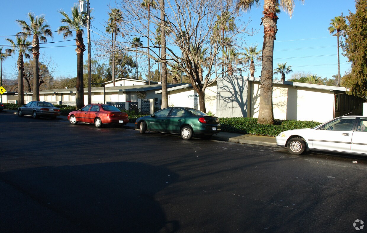 Building Photo - Fernmar