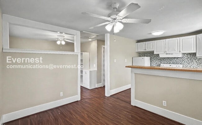 Foto del edificio - 203 W Lobit Ave