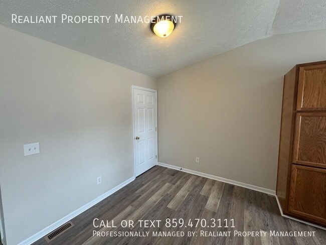 Building Photo - 303 Parker Pl
