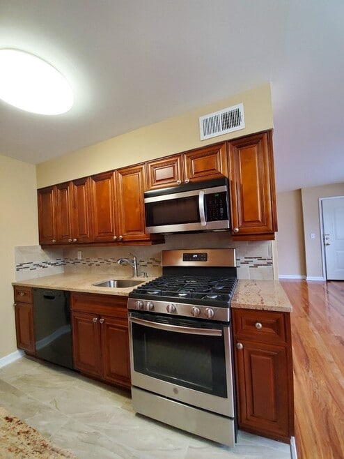 Building Photo - Mall & Starview Gardens