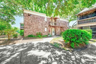 Building Photo - 10453 Carrollbrook Cir