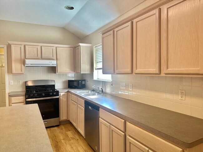 Building Photo - Charming Home in Round Rock, TX