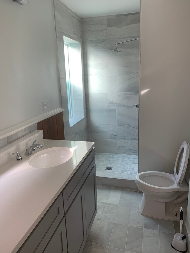 Recently renovated bath - 69 Pitt St