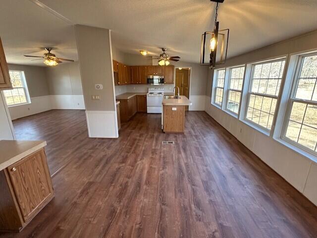 Building Photo - 9051 Elm Dr