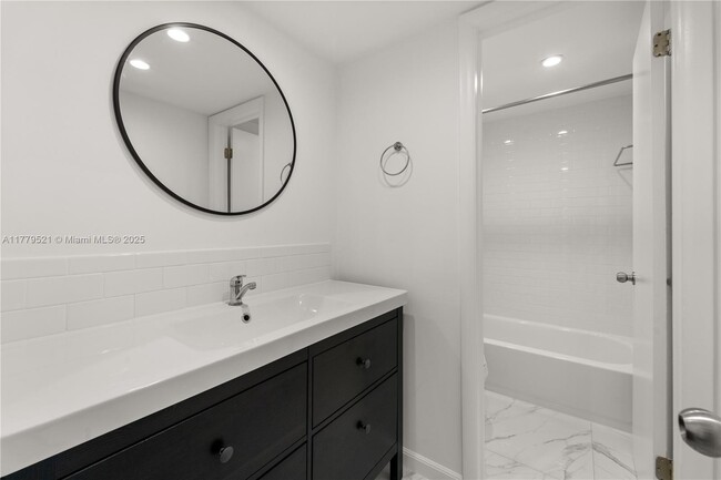 Foto del edificio - 8990 SW 24th St