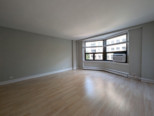 Foto del edificio - 429 W Wellington Ave