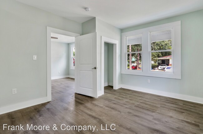 Building Photo - 3 br, 1 bath House - 943 W 41st St
