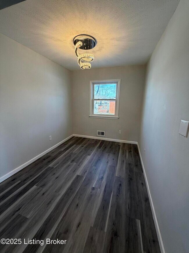 Foto del edificio - 5414 Bungalow Dr