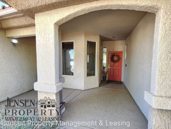 Building Photo - 3 br, 3 bath House - 4353 South Victoria Ln