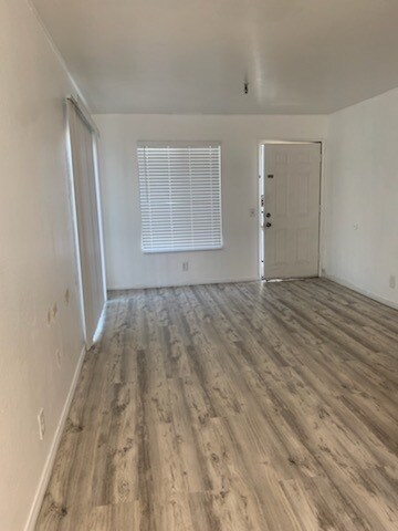 Primary Photo - 12923 Doty Ave