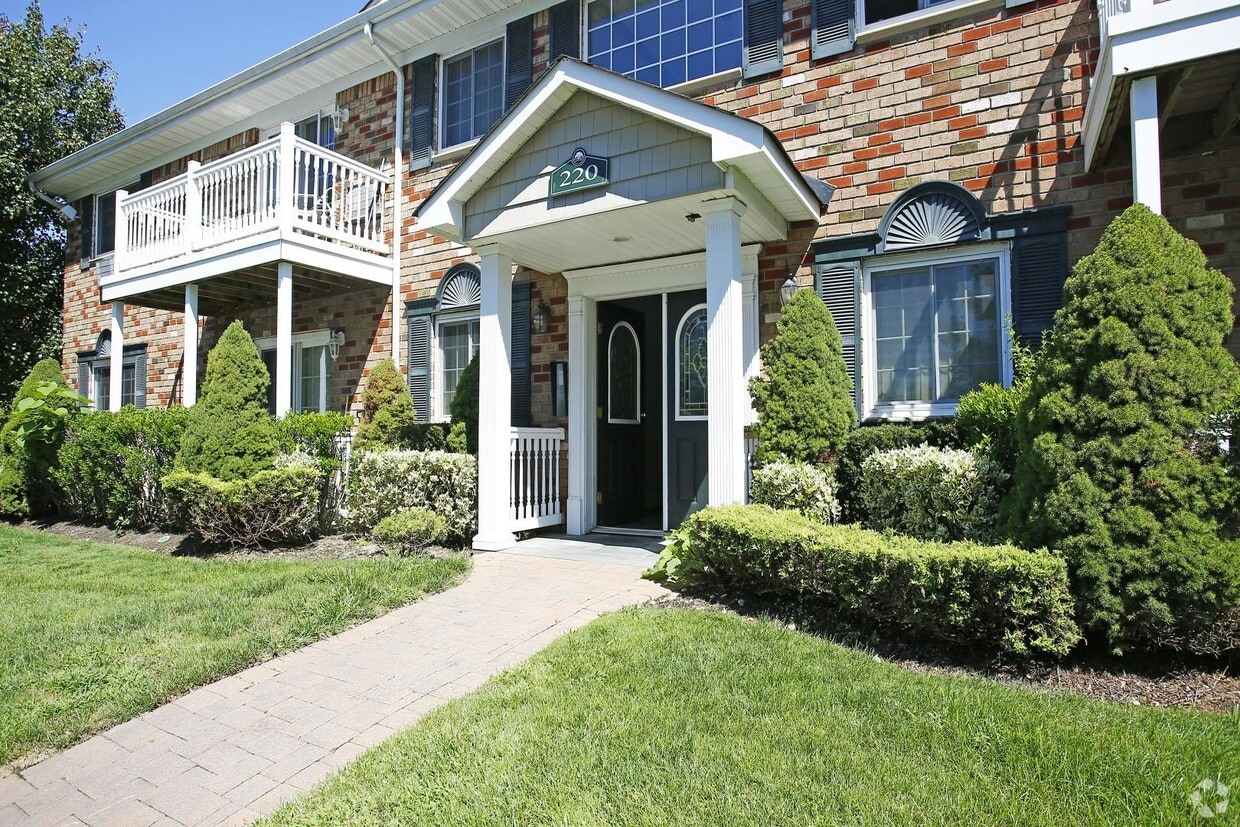 Fairfield Plaza At Sayville 218 Lakeland Ave Sayville, NY Apartments for Rent in Sayville