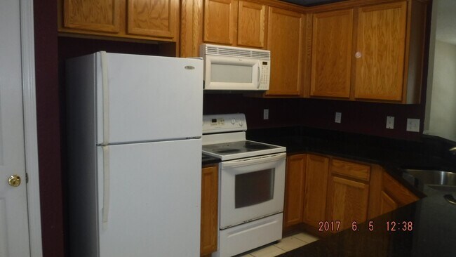 Foto del edificio - Two Bedroom, Two and half Bath Townhome