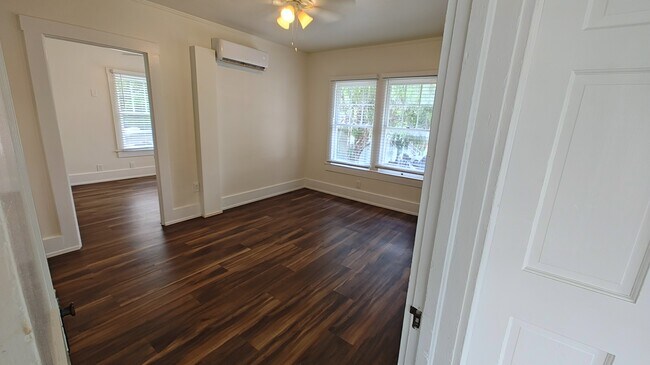 Building Photo - Royal Palm Carriage House