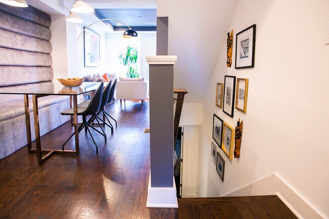 Escaleras al sótano - 524 E Fort Ave