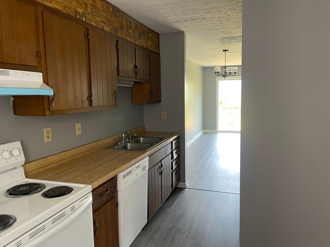 Building Photo - 1230 Clear Ridge Ln