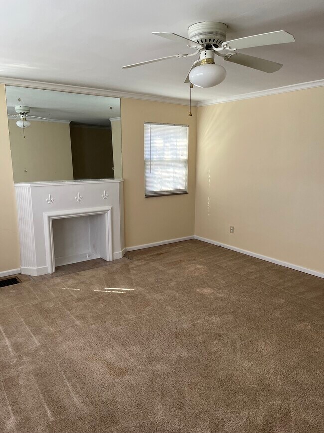 Building Photo - 1143 S Cassingham Rd