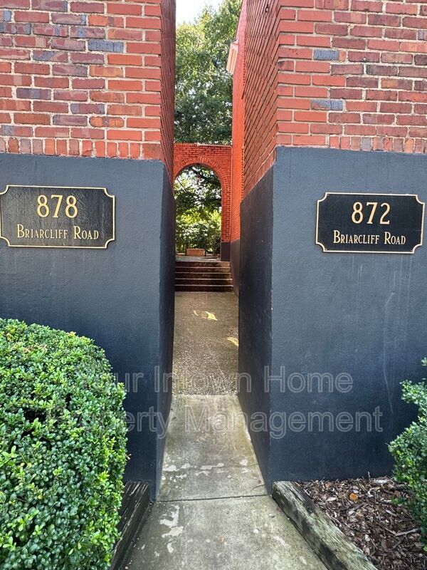 Foto del edificio - 872 Briarcliff Rd NE