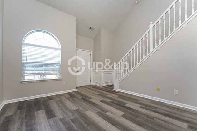 Building Photo - Fantastic 5bd/2.5ba home! Coming soon!