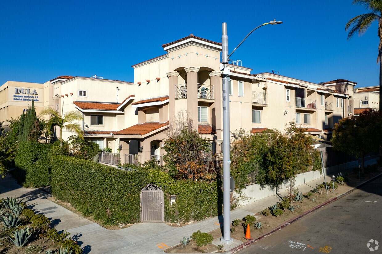 Primary Photo - 456 Shatto Pl
