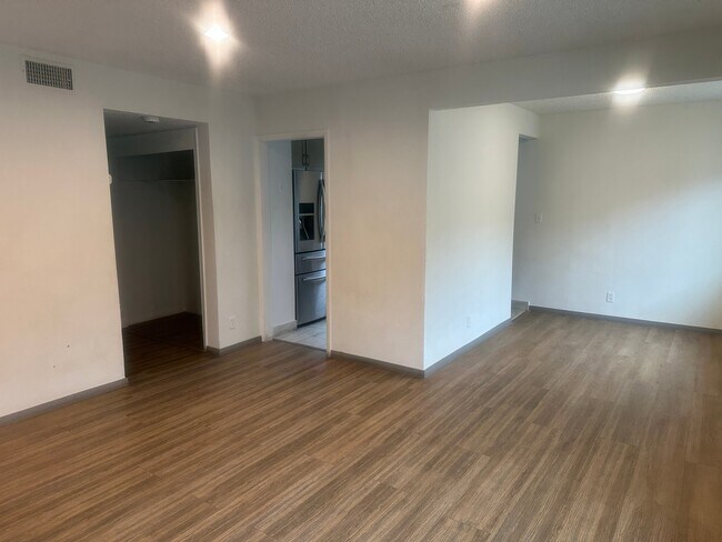 Foto del edificio - 1315 1/2 W 97th St