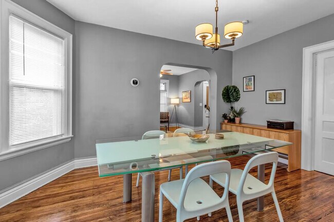 Building Photo - 173 Carlton St