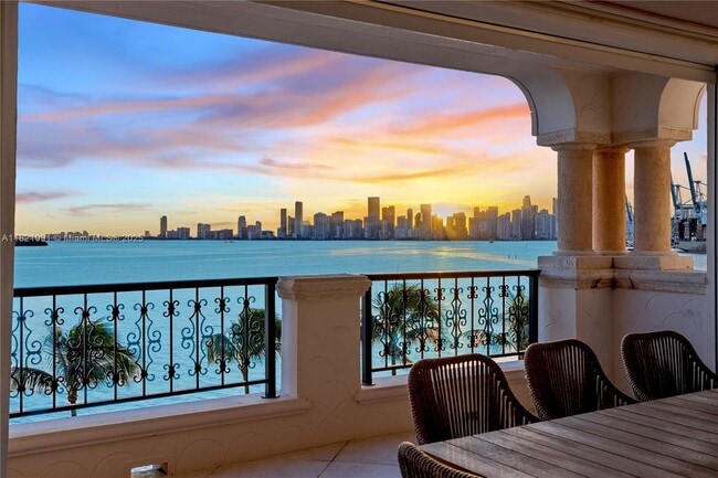 Foto del edificio - 5242 Fisher Island Dr