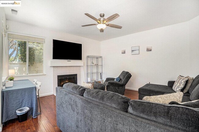 Foto del edificio - 1701 Mt Silliman Way