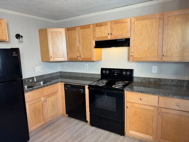 Foto del edificio - Townhouse style apartment- REMODELED!!