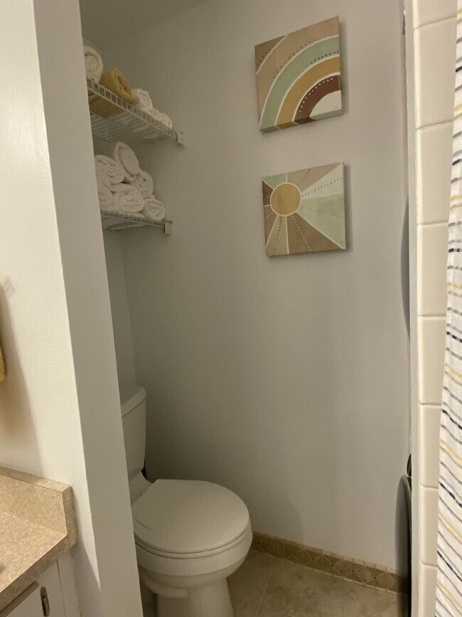 Foto del edificio - "Fully Furnished 2-Bed Condo Oasis in Tarpon Springs – Your Cozy Retreat Awaits!"