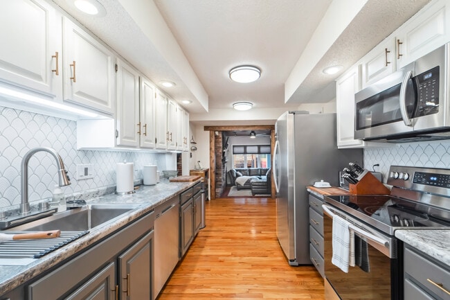 Foto del edificio - 6601 Lincoln Ave