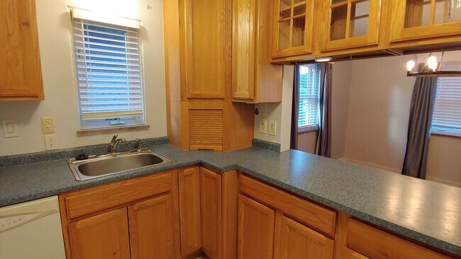 Foto del edificio - *Updated & Spacious 3BD/2BA Single-Family ...