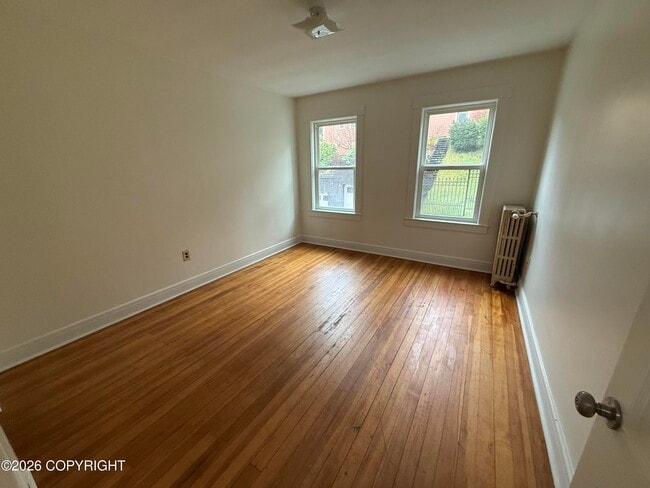 Building Photo - 436 Main St