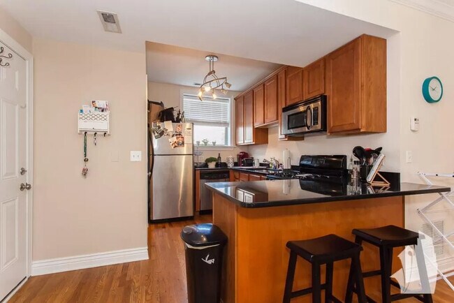 Foto del edificio - 1516 W Waveland Ave