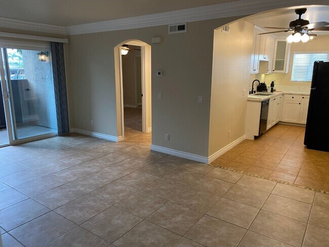 Foto del edificio - One Bedroom Lower Level Condo in Oceanside